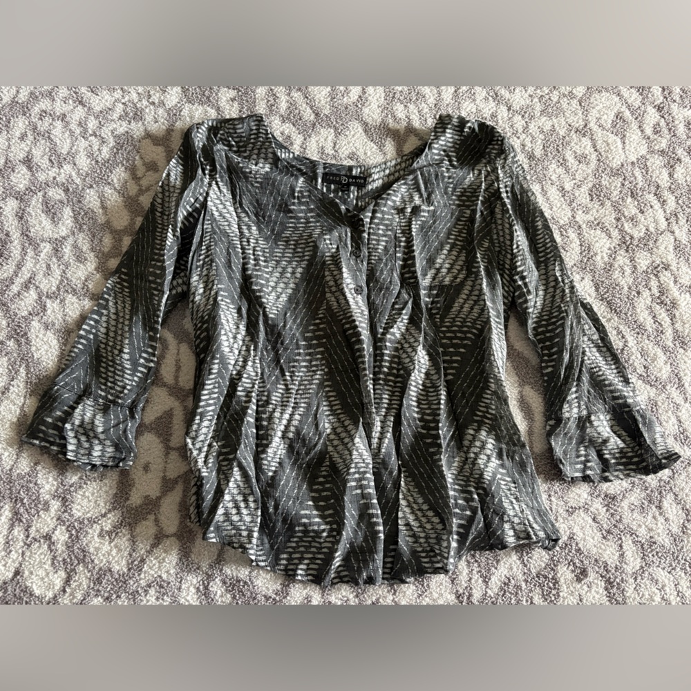 grey patterned blouse